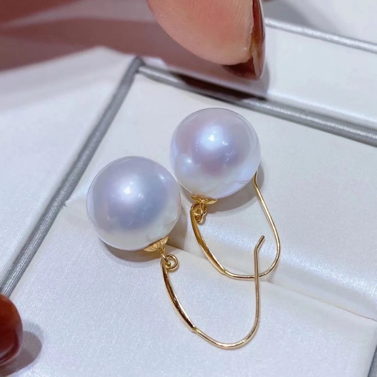 Extremely large, Precious Elegant AAAA++++ 10-11mm Natural Akoya Pearl Earrings 14K Gold （Actual shooting）