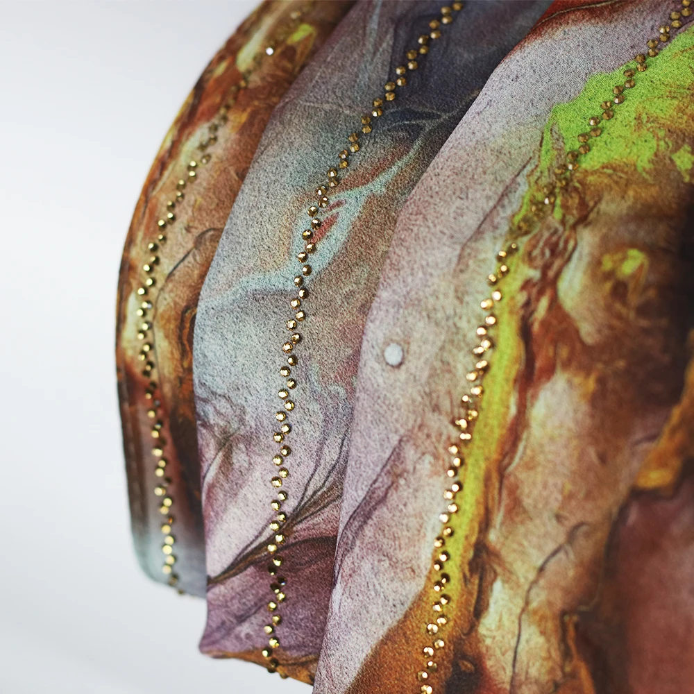 Kontrastowa chusta na głowę z arabskiego szyfonu, miękka w dotyku i delikatnie zdobiona cyrkoniami2618