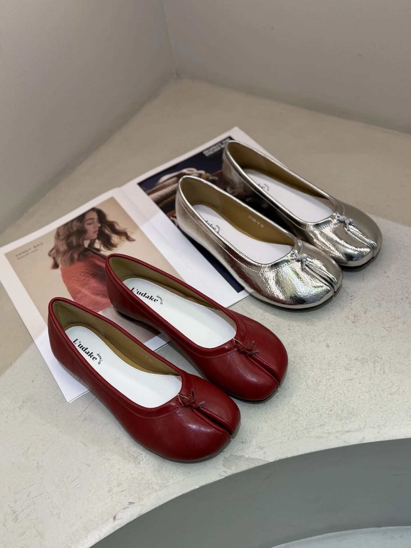 spring-2026-retro-pig-toe-split-flat-ballet-shoes-women's-flats-matching-skirts-bean-shoes-fashionable-casual-comfortable