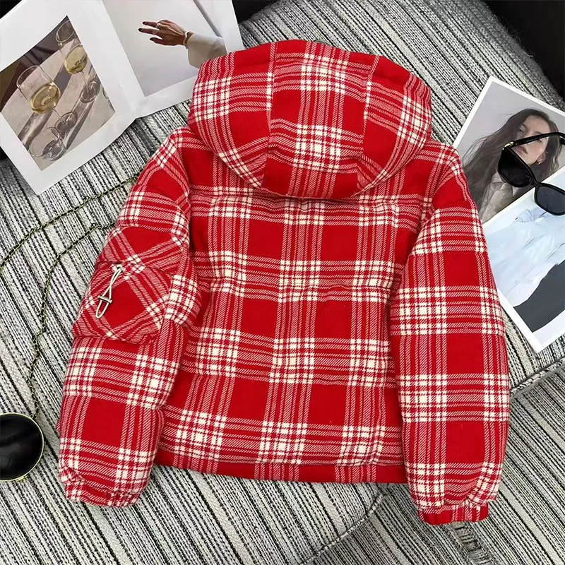 Piumino invernale da donna in piuma d'oca bianca di alta qualità, cappotto da donna con cappuccio a quadretti multicolori 251213155