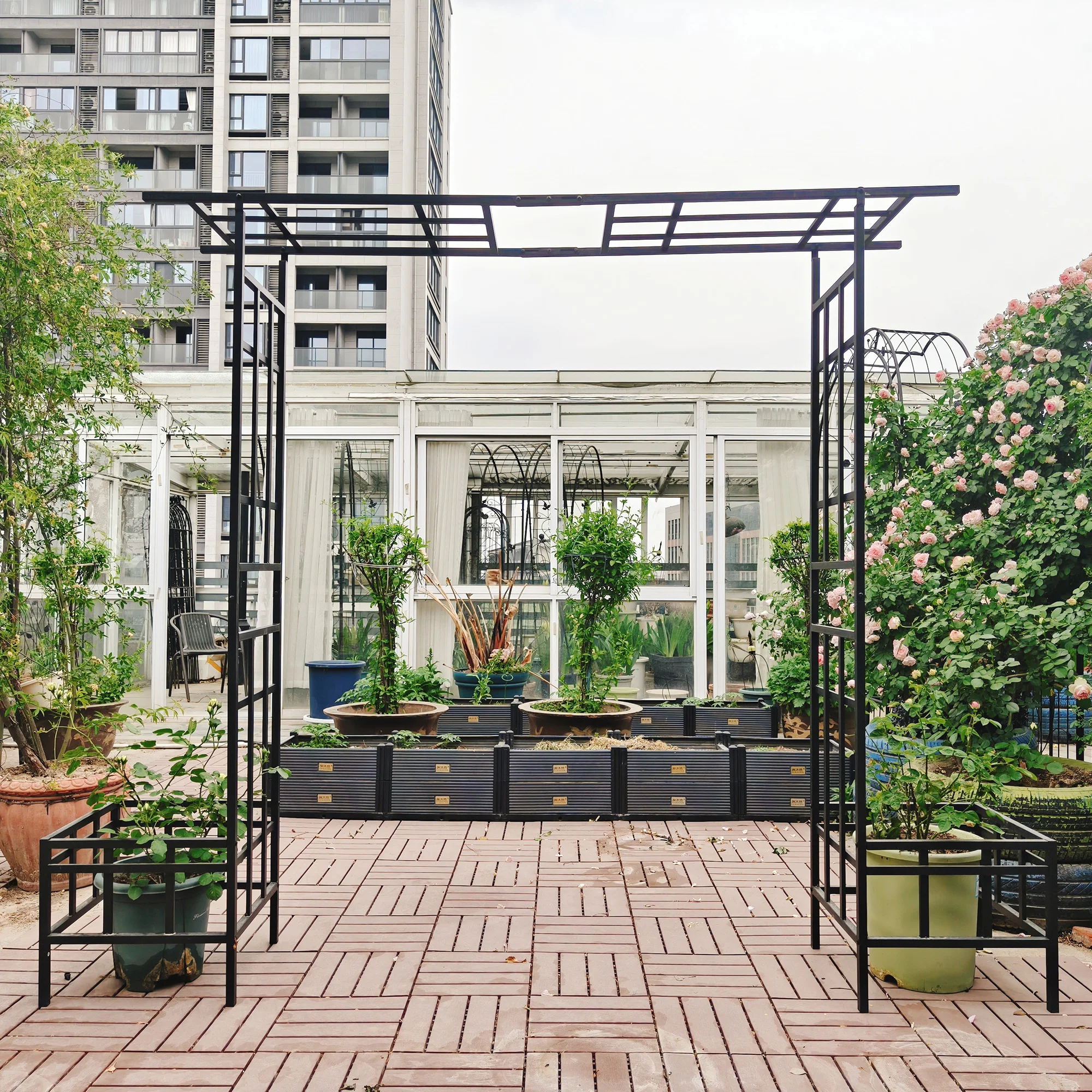 Adjustable Width Metal Garden Arch 68.11'' to 94.29'' Black Outdoor Rose Arch for Climbing Plants Made of Iron