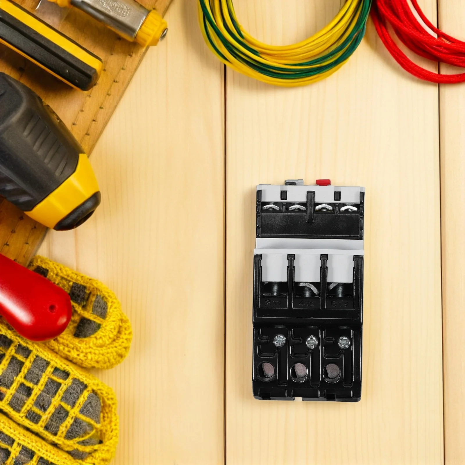 

Тепловое реле перегрузки с функцией автоматического сброса. Подключаемый тип для защиты двигателя в системх и бытовой техники.