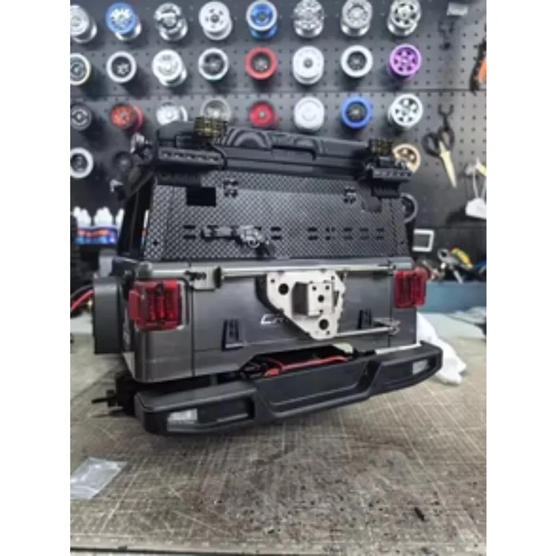 

For CROSSRC EMO X4 1/8 Scale RC Crawler Truck Rear Door Spare Tire Bracket Universal Modification Accessory Drill-and-Install