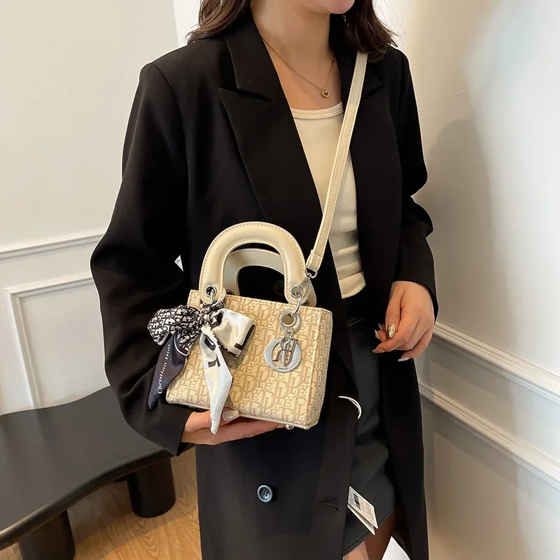 

Мини-квадратная сумка через плечо 2025 года — женская сумка с буквенным принтом и шарфом, универсальная для повседневного использования/вечеринки + бесплатная доставка