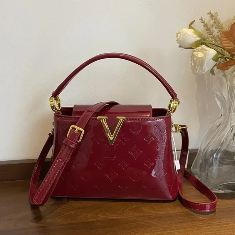 Torebka typu bucket bag z lakierowanej skóry premium na rok 2025, duża pojemność, luksusowa torba do pracy, na ramię lub crossbody.