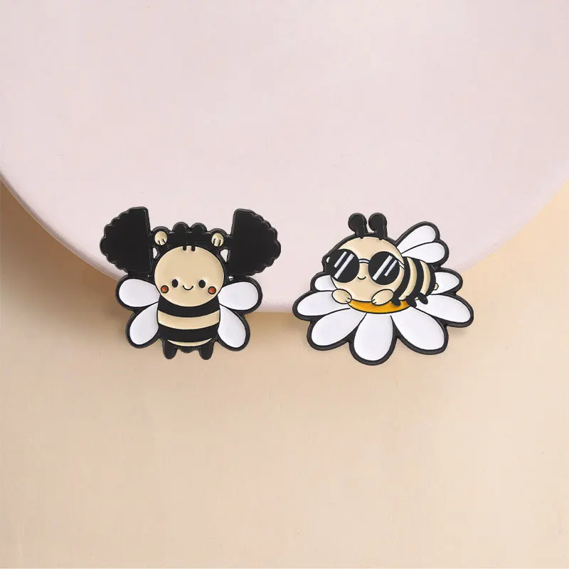Character Brooch Cartoon Cute Circus Shape Metal Badge Small Gift Wholesale Bag Pins for Backpacks Decorative Brooches Cap Pin