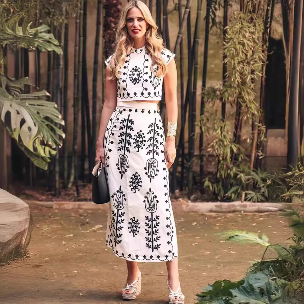 Vestido de vacaciones en la playa para mujer, falda superior con estampado bordado, conjunto de dos piezas, Top corto sin mangas acolchado con hombros, falda con cordones, traje