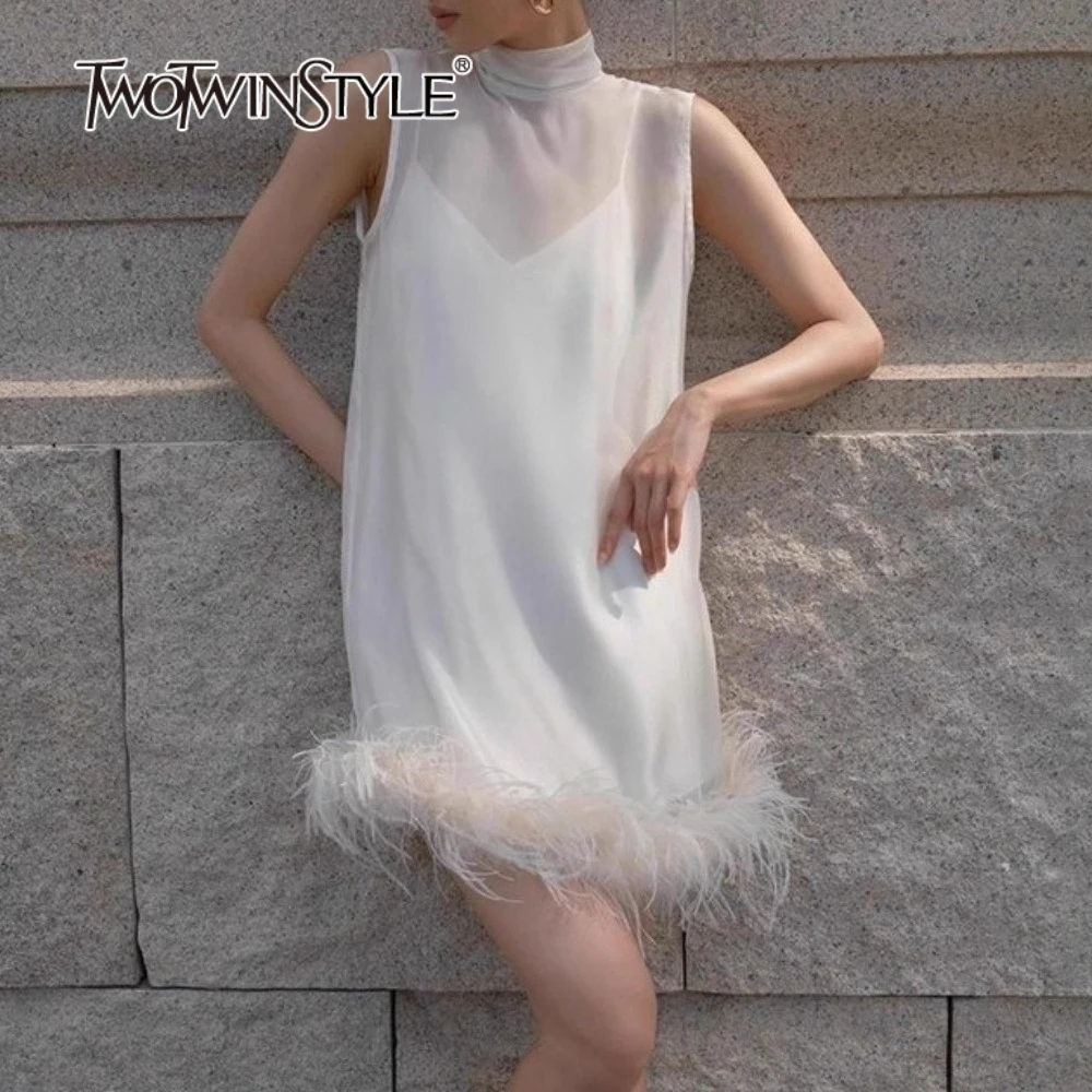 Twotwinstyle solto sheer emendado penas vestidos elegantes para mulheres em torno do pescoço sem mangas casual mini vestido roupas femininas novo