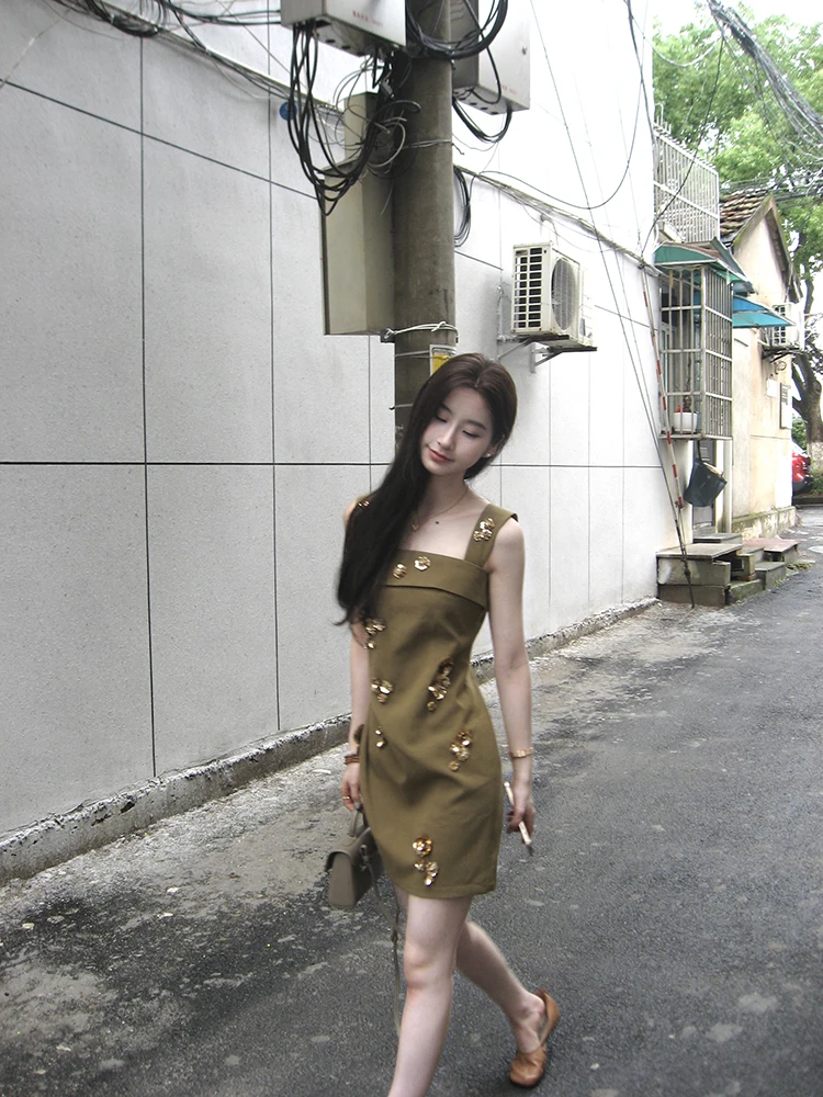 Damska letnia sukienka na ramiączkach z wycięciami, kwiatowym wzorem, podkreślająca talię, wyszczuplająca, mini spódniczka na imprezę.