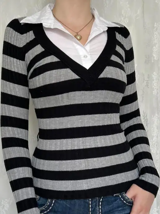 

Autumn Women's Fashion Contrasting Color Splicing Fake Two-Piece Shirt with Lapel Button Stripe Knitted Long Sleeved T-Shirt