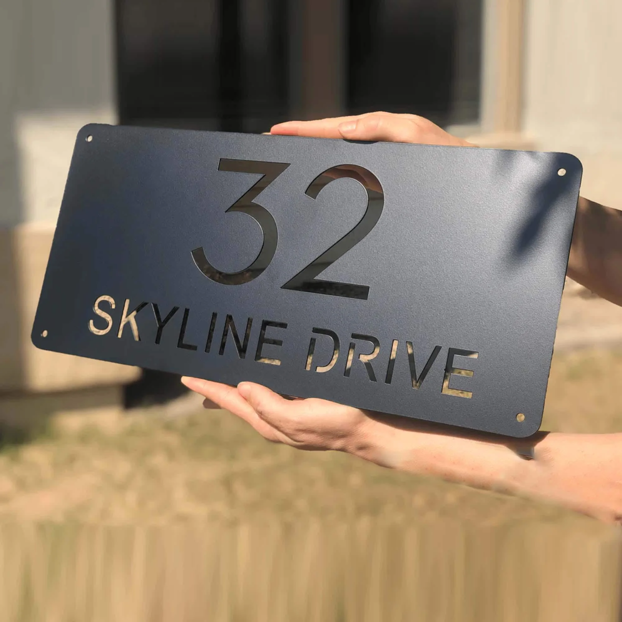 

Изготовленная на заказ акриловая вывеска с номером дома — квадратная современная адресная табличка с именем семьи, лазерная резка для наружного декора стен или гаража