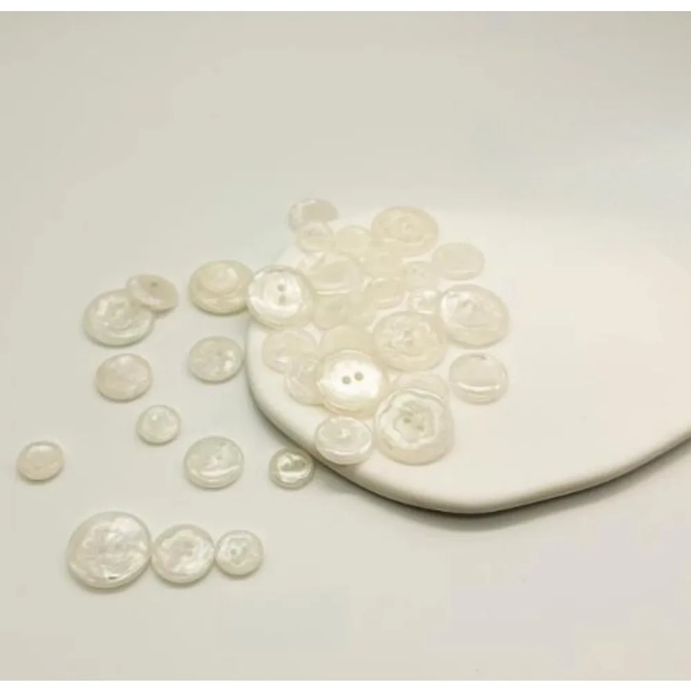 10pcs Round Flower Two Eye Buttons Shell Pearlescent Color DIY Apparel Sewing Supplies Button for Shirt Skirt Knitwear