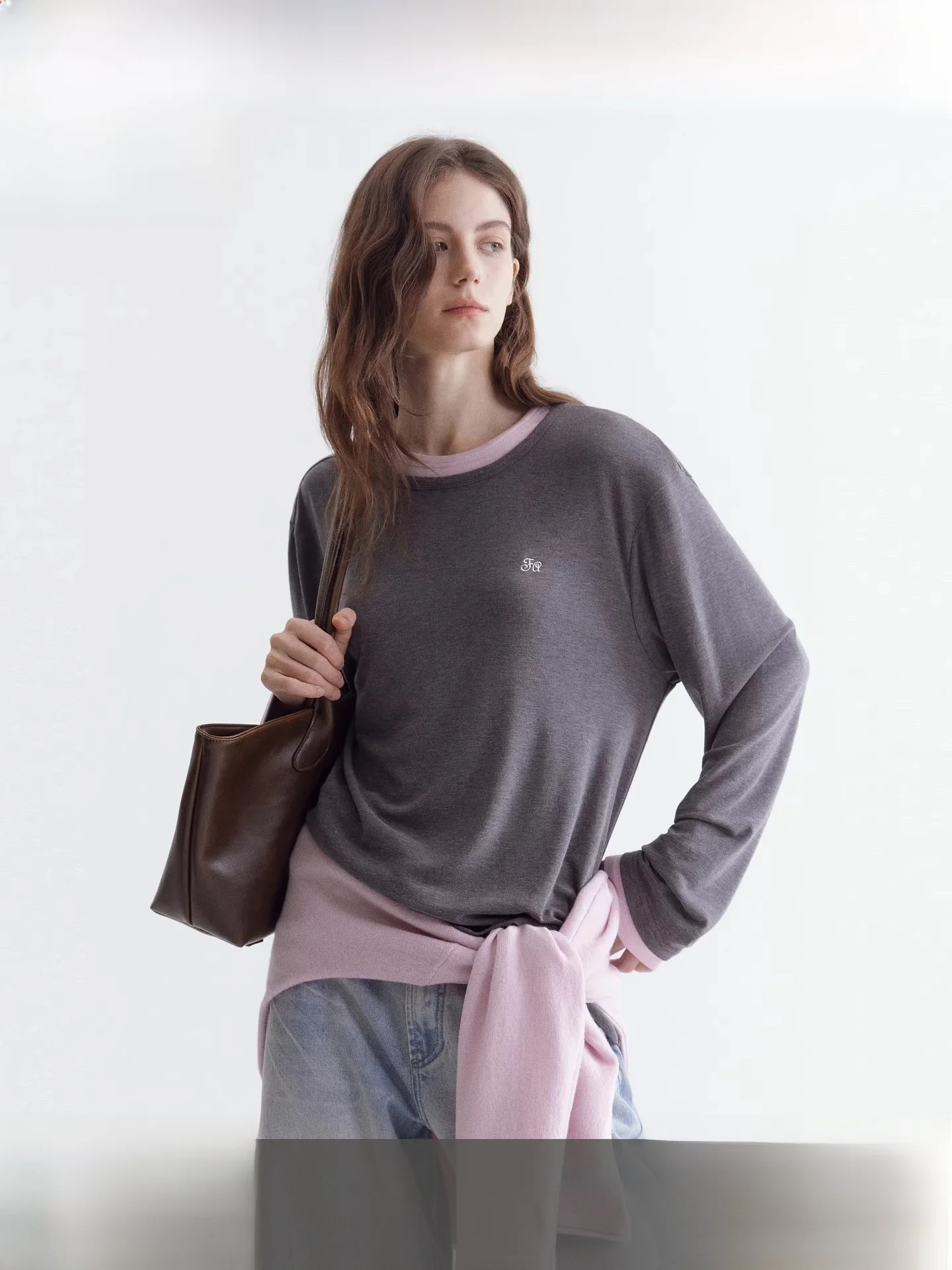 

Женская футболка Fano Lazy Layering с эффектом двухслойности, универсальный дизайн, вышивка, цветные блоки, длинный рукав, ранняя весна