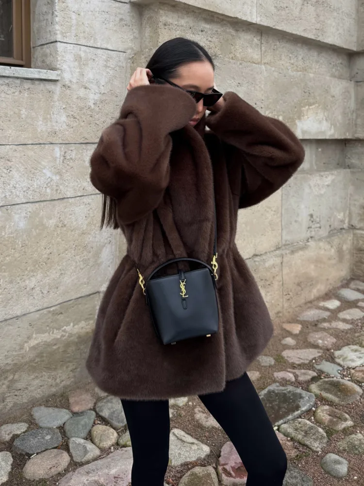 DFDG 2025 الخريف الشتاء المرأة خمر فو المنك معطف قصير أفخم خندق سترة الحد الأدنى مصمم تيدي ملابس خارجية معطف #3