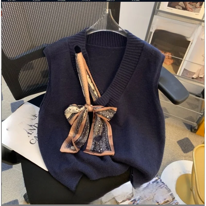 

Gray V-neck Bow Vest Vest Women's 2025 Spring Design High-level Knitted Vest