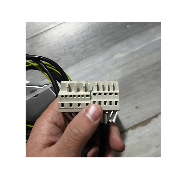 Motor síncrono de imán permanente para operador de puerta de ascensor PM81855D