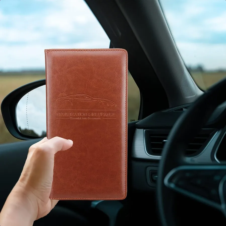Organizer do schowka samochodowego z wysokiej jakości skóry PU na dokumenty rejestracyjne, ubezpieczeniowe, prawo jazdy, karty i inne niezbędne dokumenty.