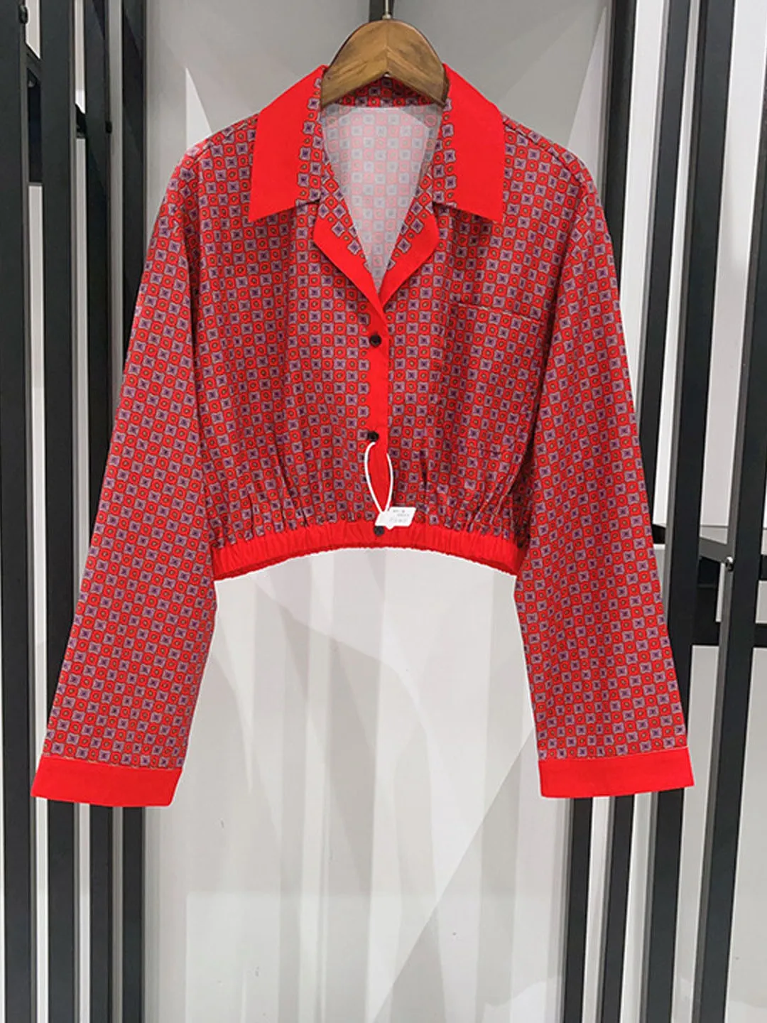 

Атласная блузка с принтом Ele и застежкой на талии, высокая талия, ультра-короткий костюмный воротник, женская модная одежда для ранней осени