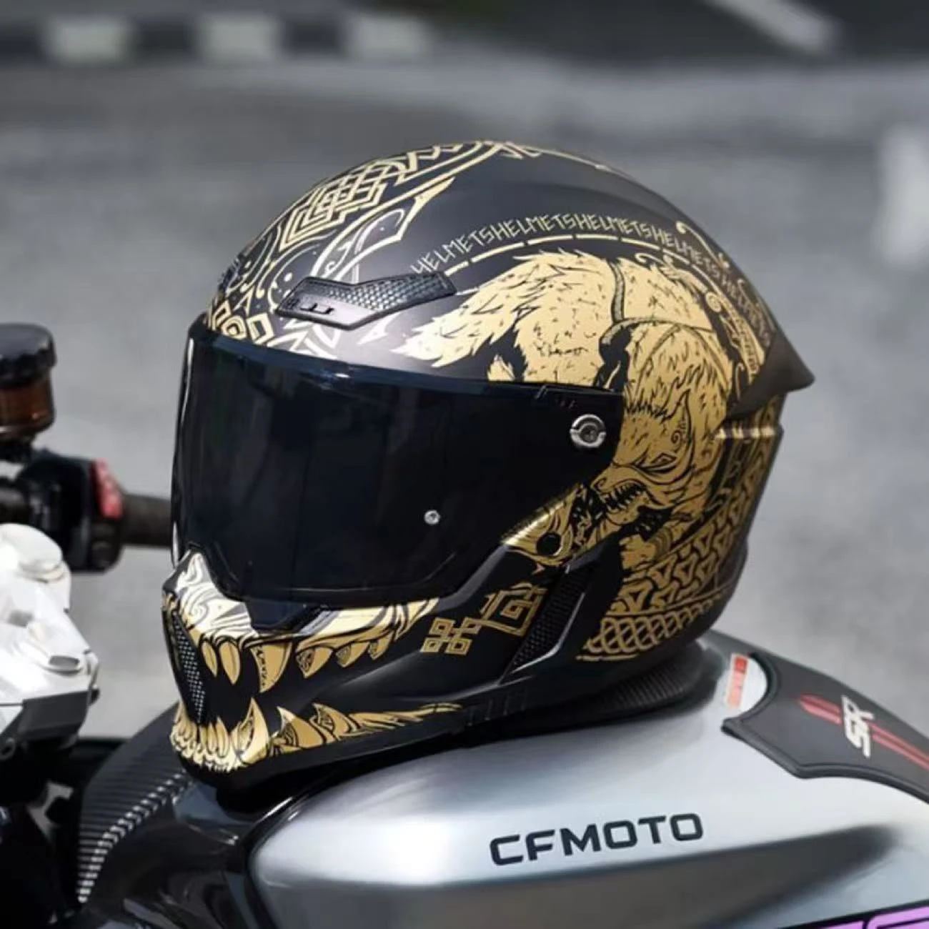 

Классический полнолицевой мотоциклетный шлем золотого волка в форме дымовых линз с антибликовым покрытием, идеально подходящий для мужчин и женщин, для путешествий и повседневных поездок на работу