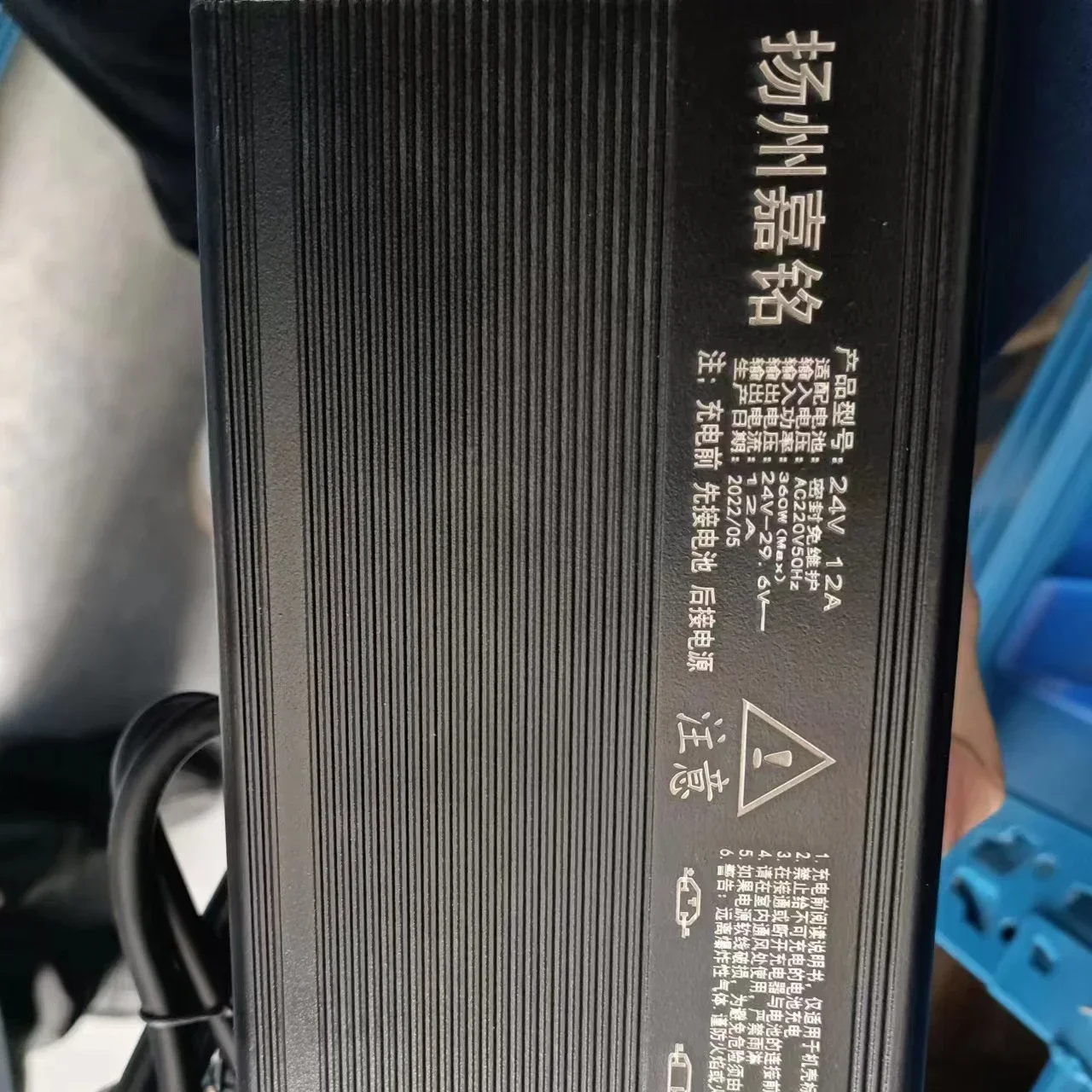 

2025Factory Original 24V 12Ah Lead Acid Battery Car Ride Riding Robot Charger for Amusement Riding Machine