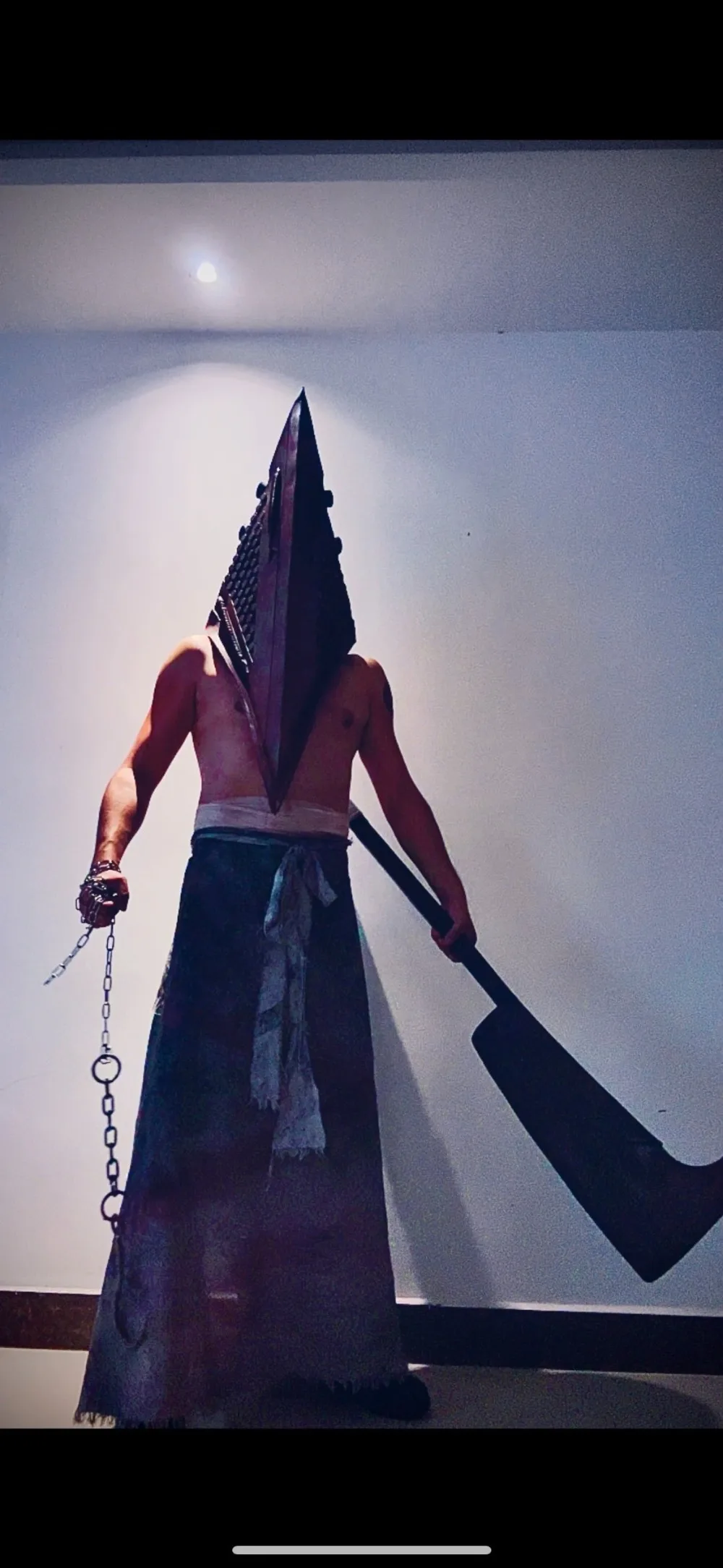 Game Silent Hill Pyramid Head Cosplay Red Pyramid Thing Headgear Machete Prop Carnival Party Performance