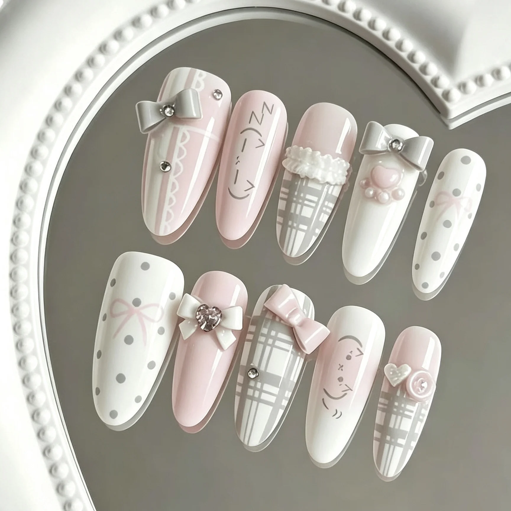 10 Stück handgepresste mandelförmige Nägel, schöne künstliche Nägel, koreanischer Stil mit rosa-weiß-grauem Gittermuster, geeignet für Frauen – Detail 2