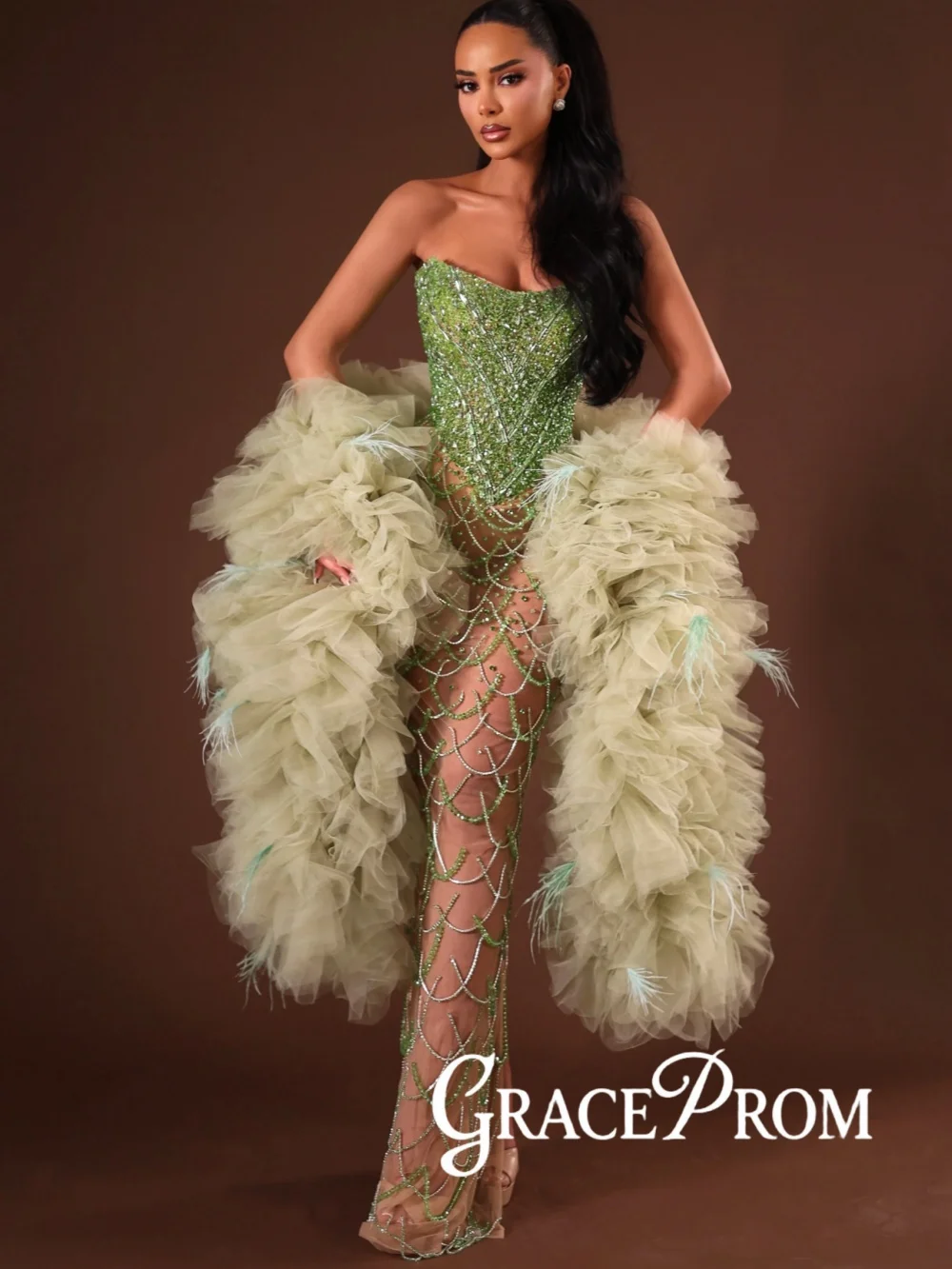 

Emerald Green Crystal Evening Dress With Shawl Opulent Illusion Sheath Wedding Party Gown Customized Dazzling Red Carpet Gowns