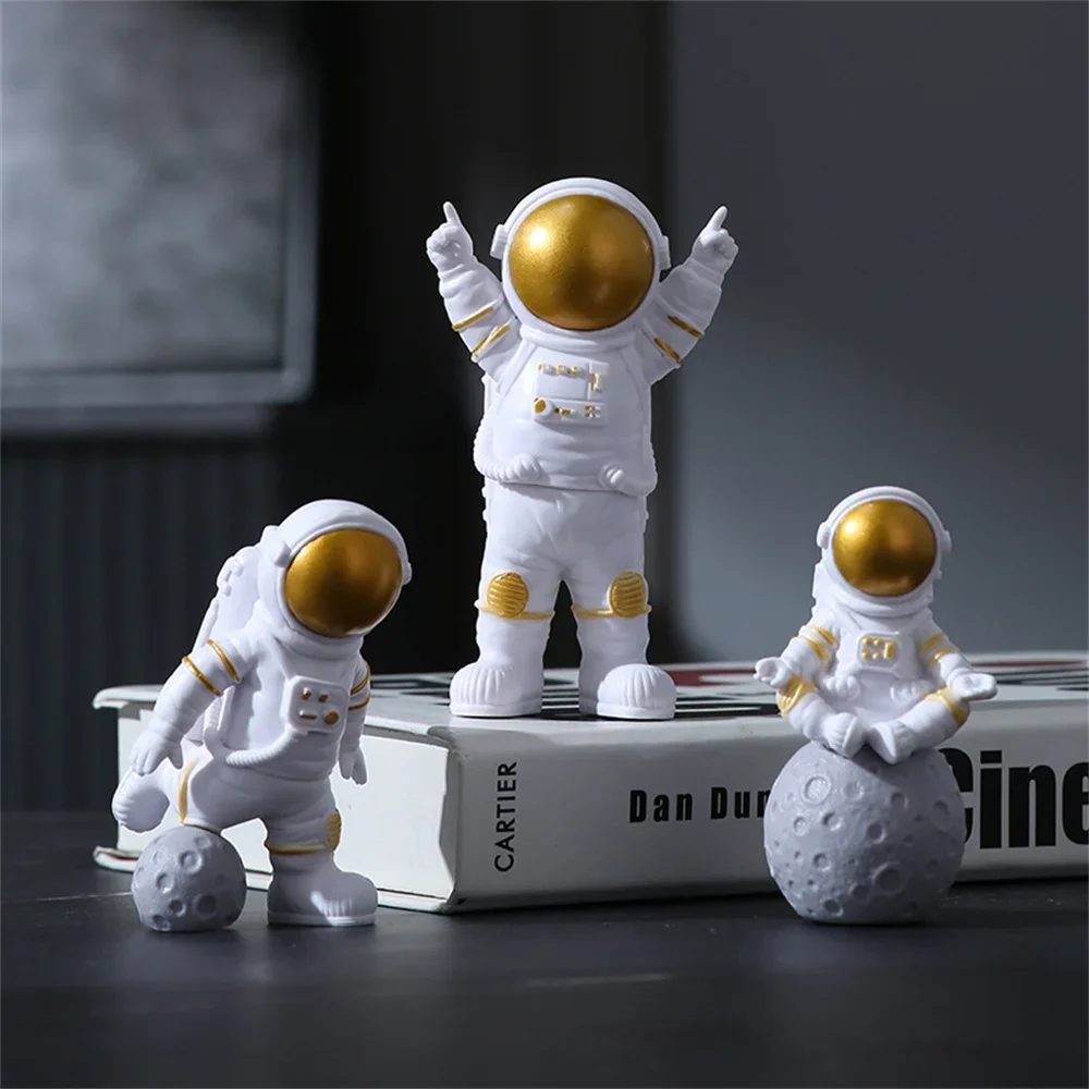 3/4pc Resin Astronaut Figure Statue Spaceman Sculpture Educational Toy Desktop Home Decoration Astronaut Model for Kids Gift