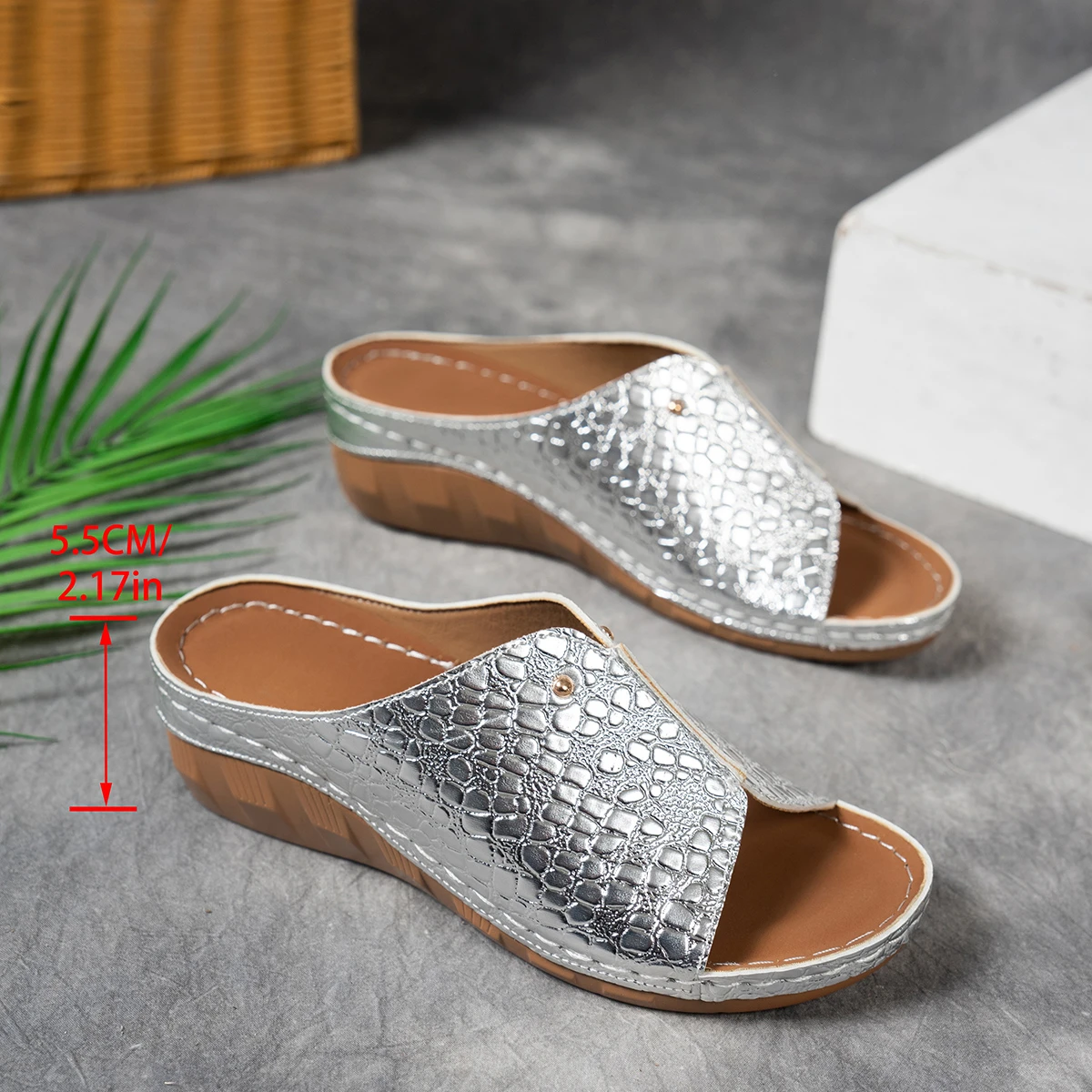 

Summer Women Leather Relaxation ComfortableWedge Slippers Fashionable Soft-soled Beach Slippers Women Slippers 4376
