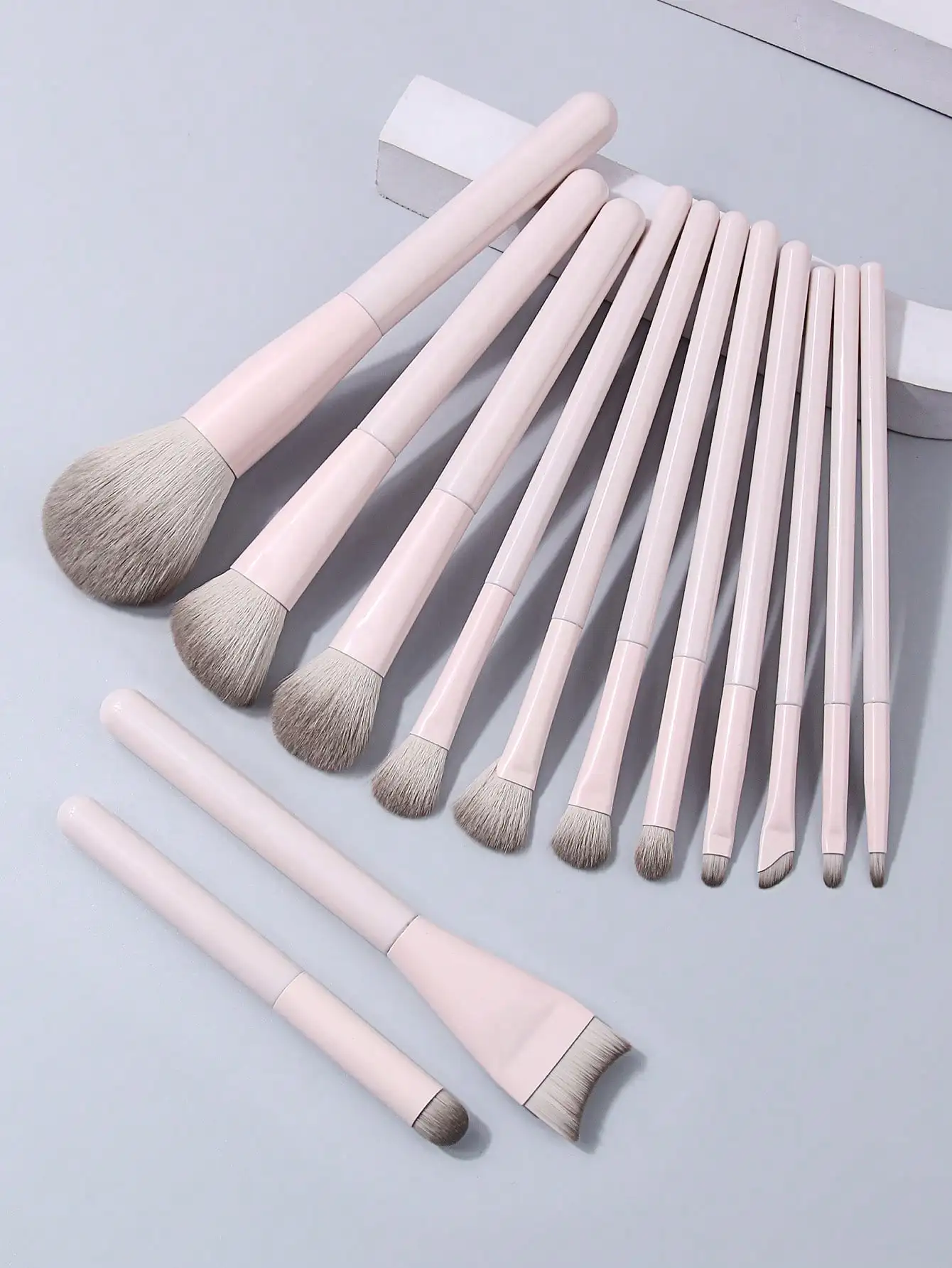 13pcs Pink Professional Makeup Brush Set, Includes Foundation Brush, Eyeshadow Brush, Concealer Brush, Contour Brush & Blush Brush, Complete Makeup Tool Kit, Suitable For Beginners & Makeup Enthusiasts, Ultra Soft, Create Flawless Makeup Look