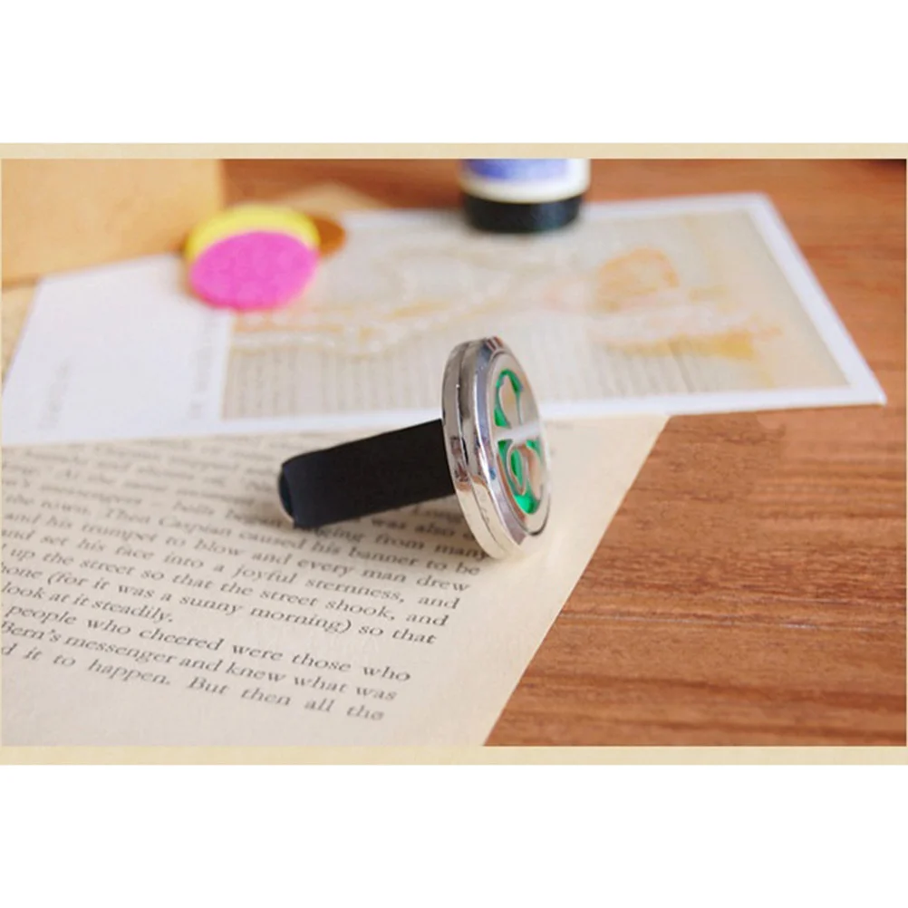 

Luck Four Leaf Grass Round Car Perfume Clip Aromatherapy Air Vent Diffuser Mini Solid Perfume Auto Dashboard Decoration Gift
