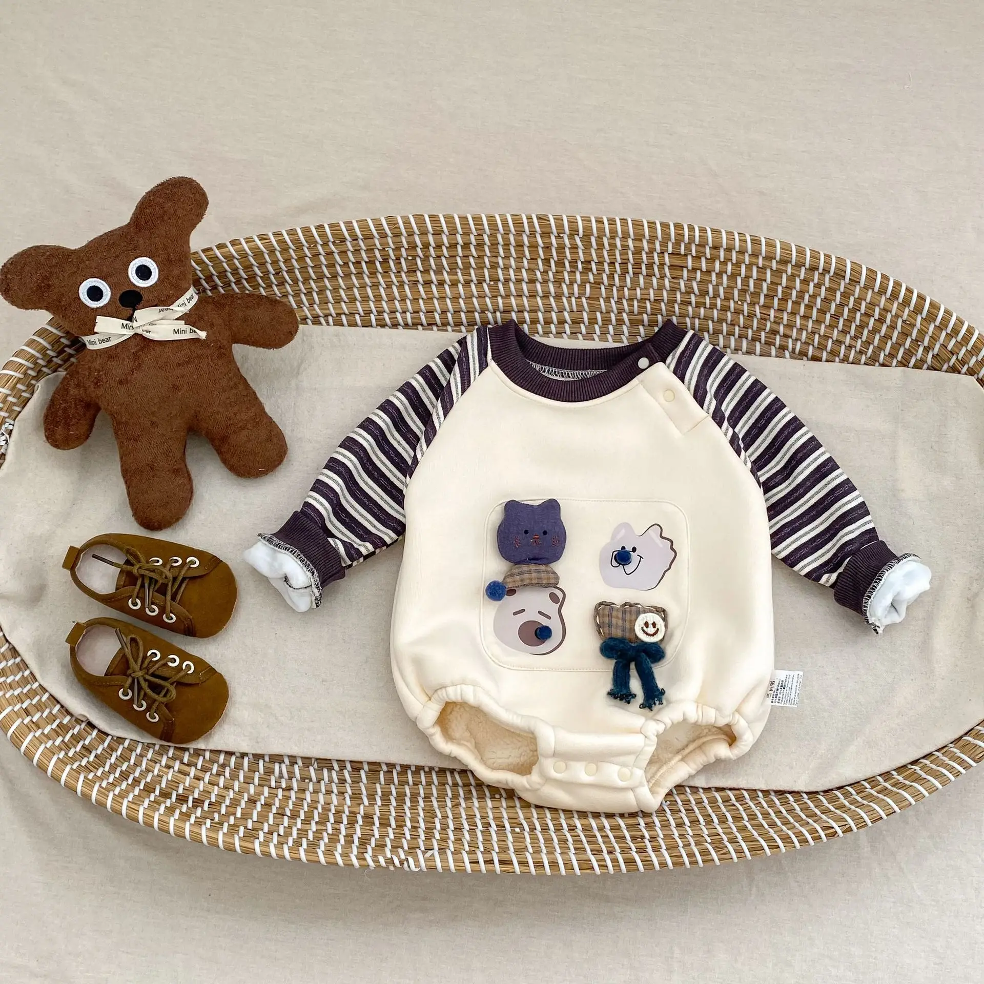 

Winter New Baby Clothing 0-2 Year Old Female Baby Plush Hoodie Cartoon Striped Long Sleeve Triangle Bag Butt Crawler