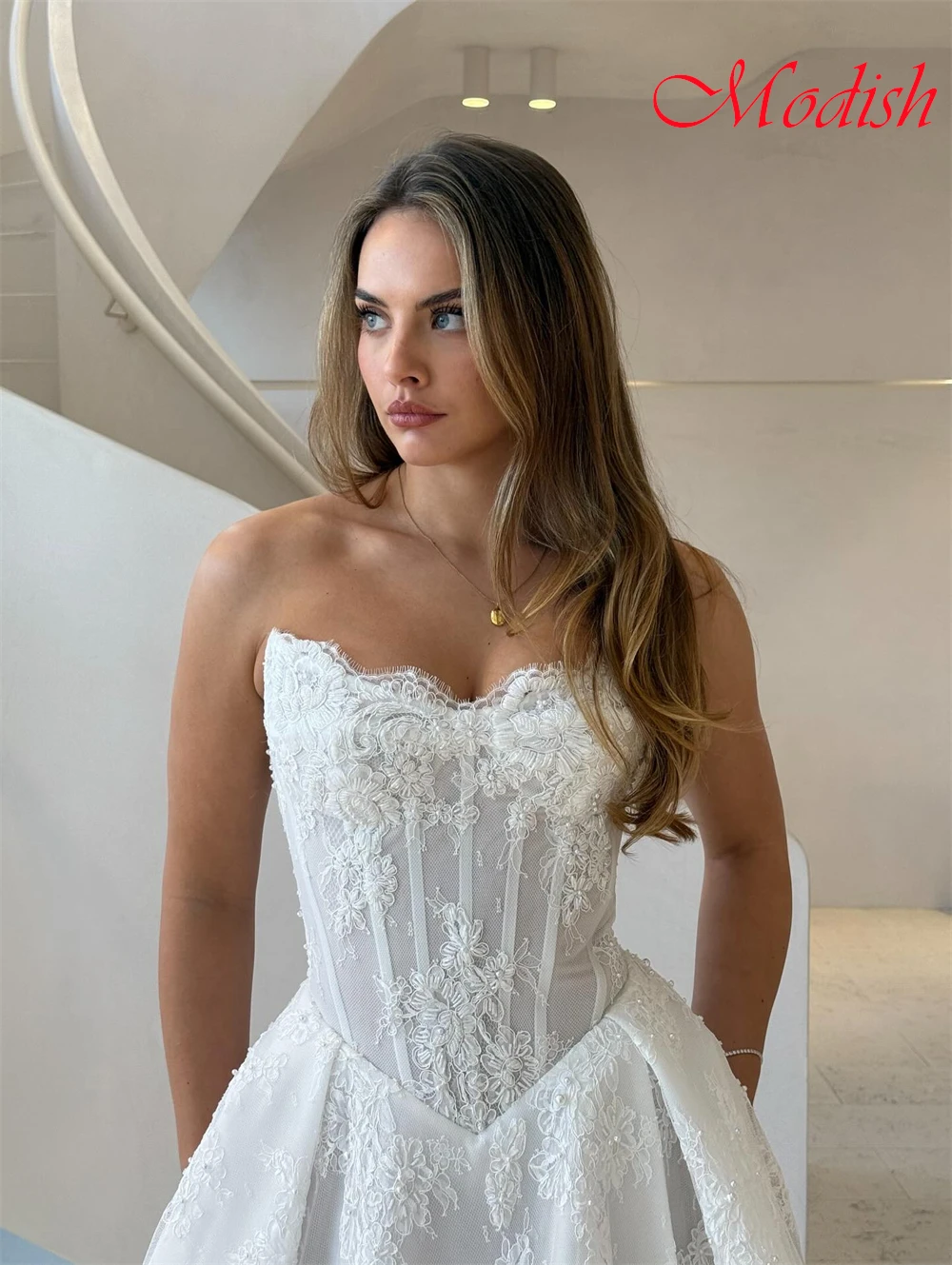 カスタマイズされたソフトホワイトオーガンザウェディングドレスフォーマル恋人ノースリーブブライダルガウン夢のようなAラインコートトレインVestido De Novia