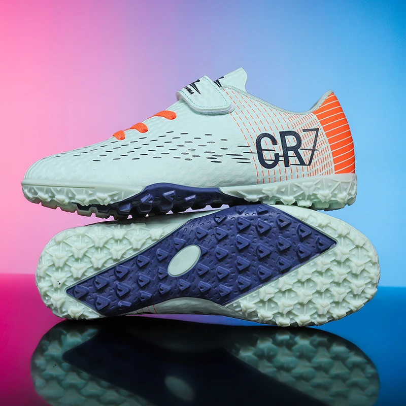 

A pair of children's four-season leather football shoes with studs, wear-resistant football shoes, sizes 28-39,MZ-2601-1