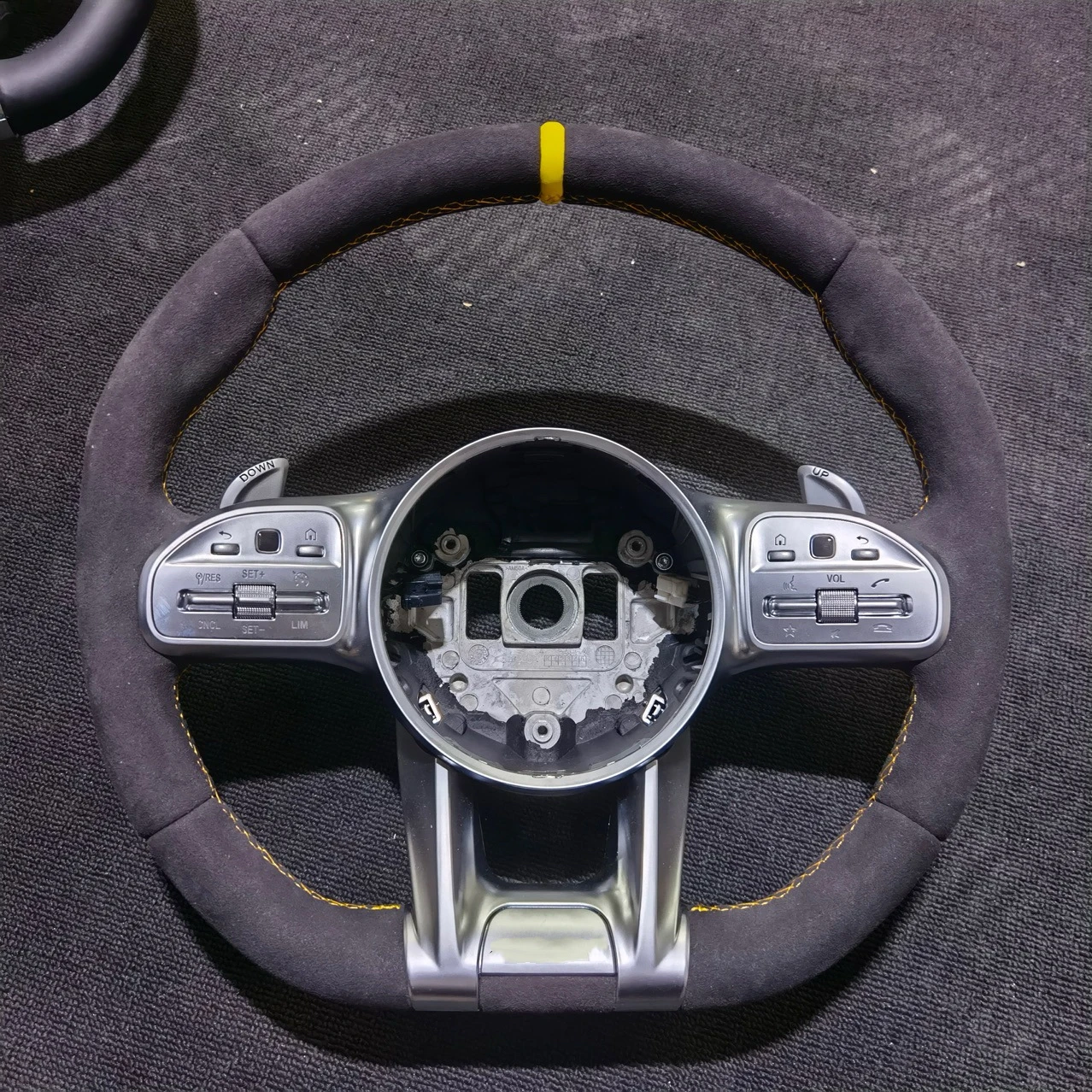 The old model is suitable for benz Benz all series C-Class E-Class S G-class modified AMG carbon fiber steering wheel assembly