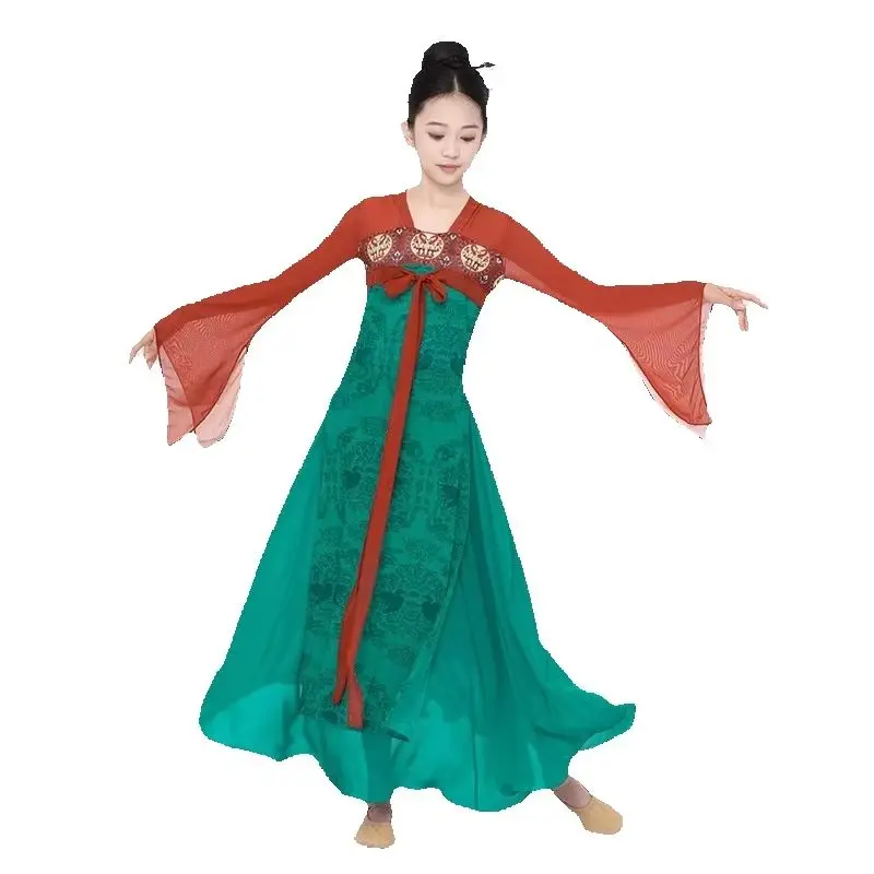 女性用中国古典舞踊衣装、漢服風ロングドレス、フレアスリーブ、ステージパフォーマンス練習用ダンスウェア