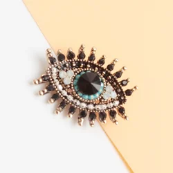 Small Vintage Pearl Devil Eye Brooch Fashion Rhinestone Fashion Personality Style Coat Pin Large Collar Pin