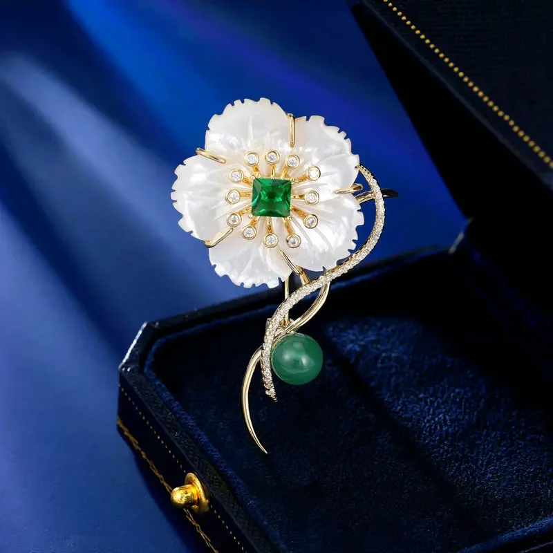 Spilla retrò ed elegante, cheongsam, abito da sera, cappotto, spilla fiore di conchiglia di madreperla naturale di fascia alta9526