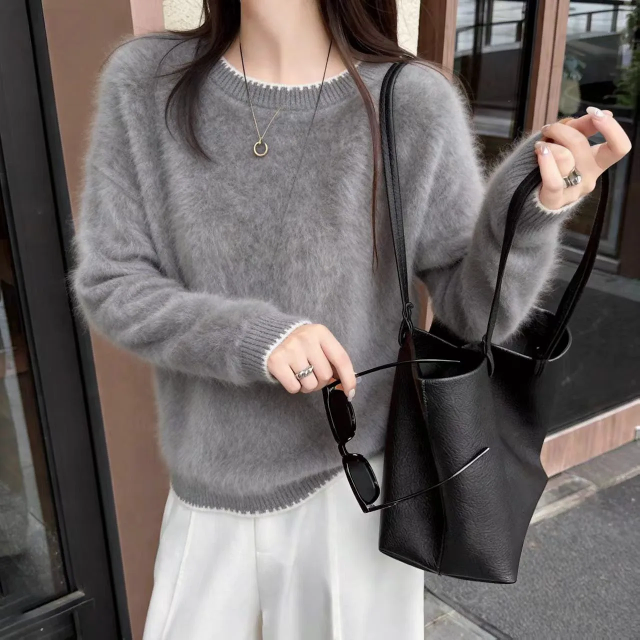 High-grade round neck brushed cashmere sweater women lace loose pullover sweater knitted with warm coat inside.
