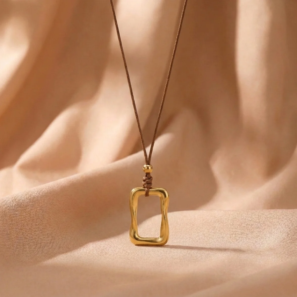 Halskette mit Anhänger in Form einer hohlen Wassertropfen-, Kreis-, Herz- oder Blumenform aus Edelstahl für Damen und Herren, minimalistischer, geometrischer Schmuck mit Wachsschnur. – Detail 25