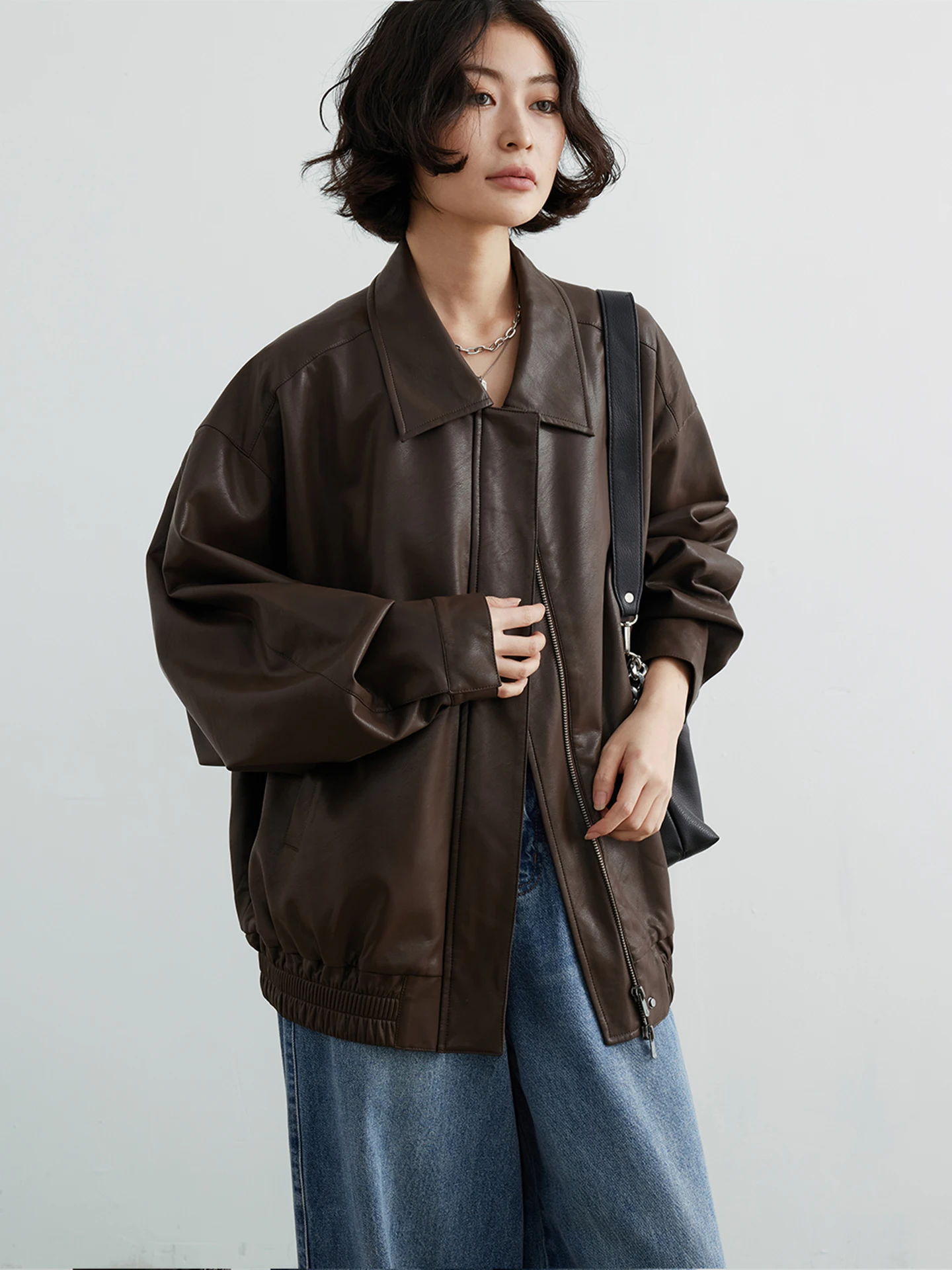 ประสบการณ์ร้านอาหารใหม่ เสื้อแจ็คเก็ตหนัง PU แบบคลาสสิก แขนยาว ซิปปิด  สำหรับสาวๆ