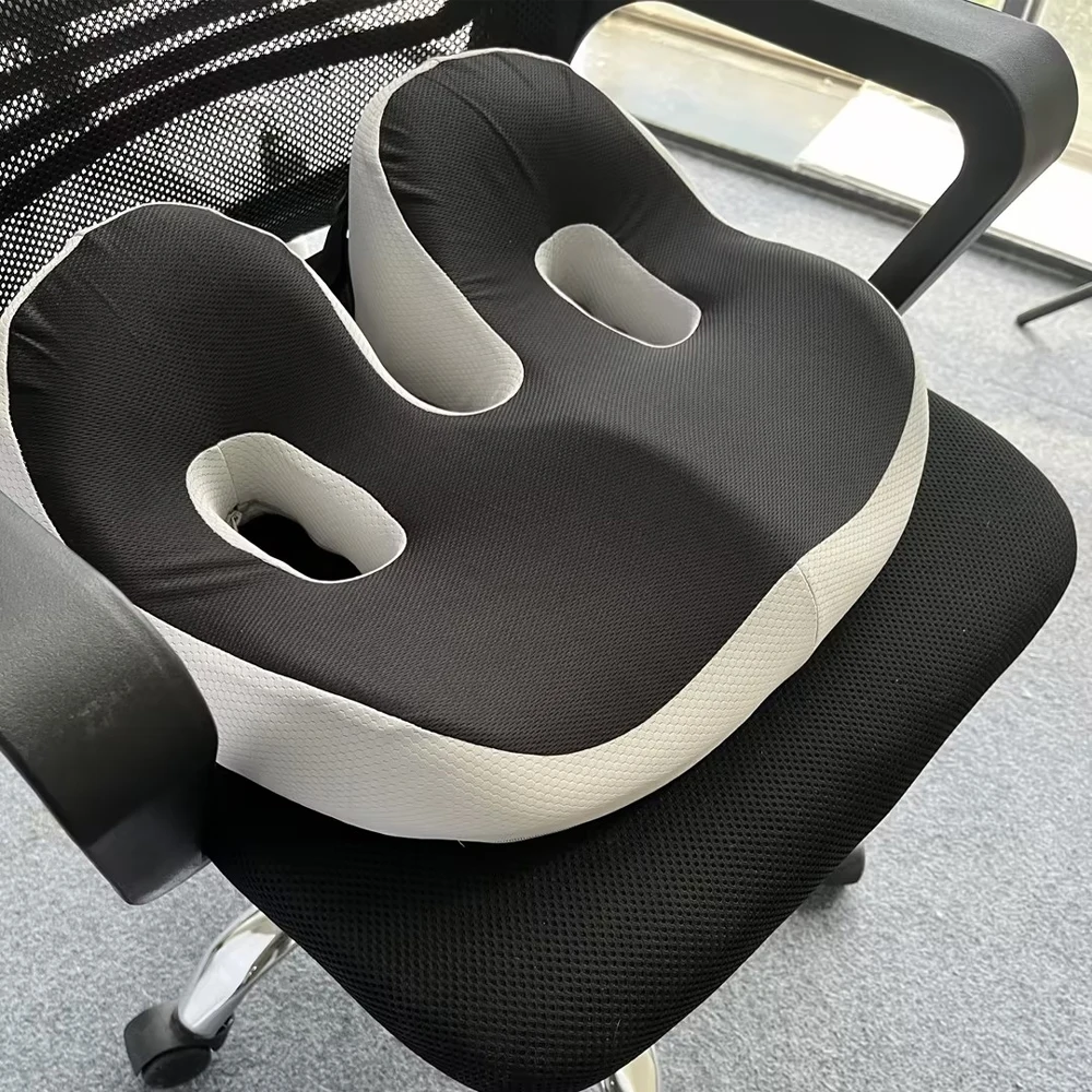 

Подушка на стул из пены с эффектом памяти, необходимая для длительного сидения в офисе, также можно использовать в машинах и чайных столиках. Получить руки o