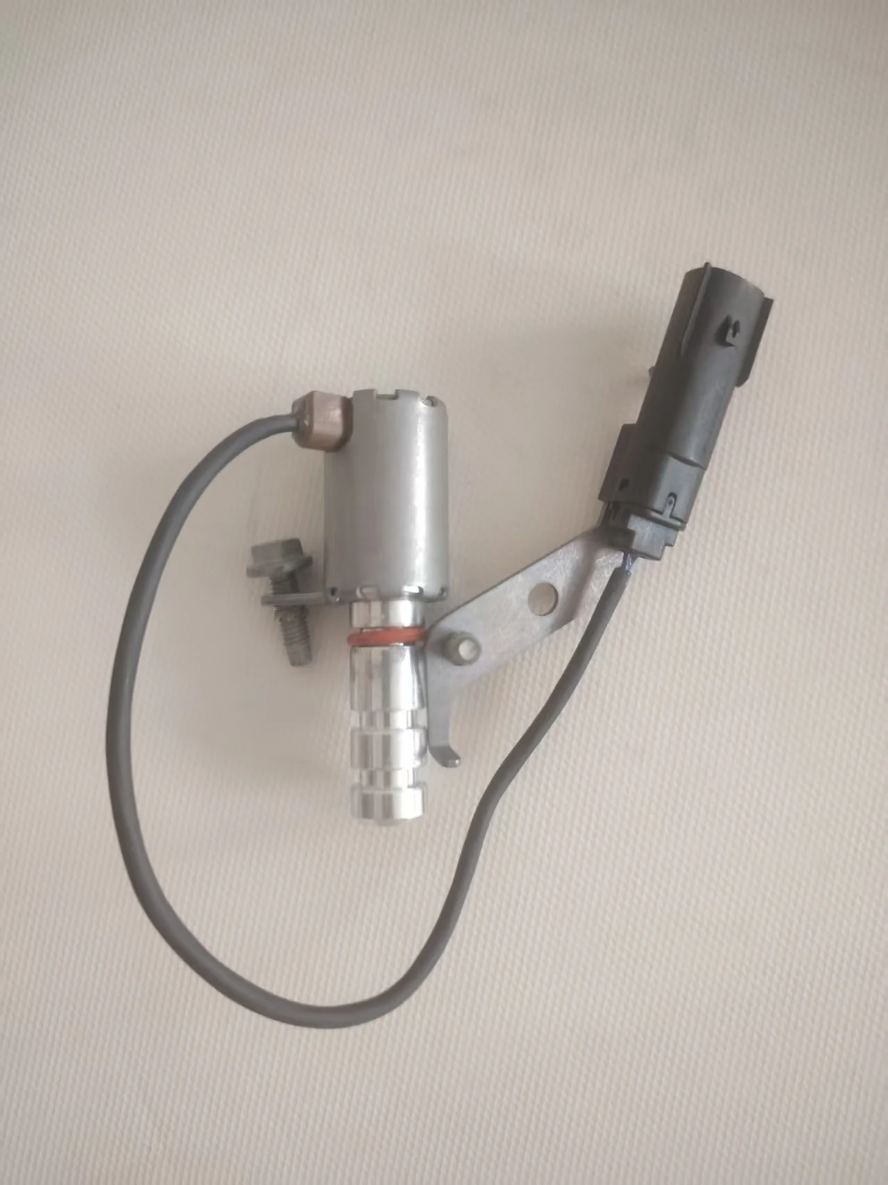 12670746 12632008 12658750 12665170 25202542 Oil Pump Flow Control Valve Oil Pump Solenoid Valve Suitable for Buick Chevrolet Cadillac Ats Ct6 Xt5 Gl8S Equinox Envision New Lacrosse Malibu XL Ltg Lcv Lhp Models view 4