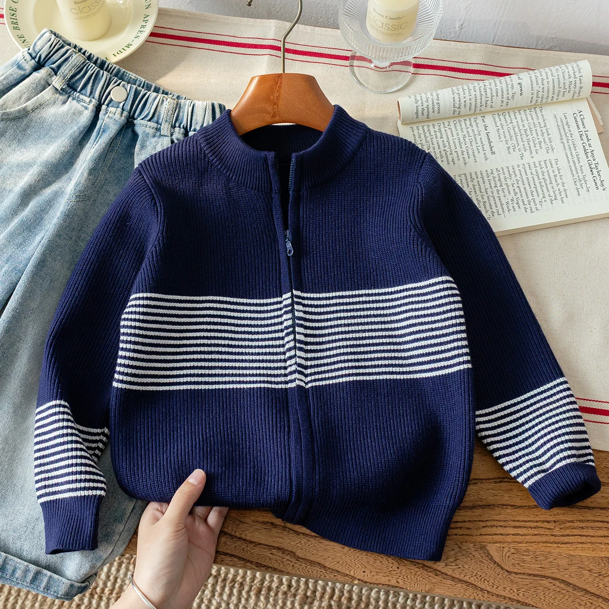 Boys' Long-Sleeved Knitted Cardigan with Raglan Sleeves and Striped Jacket Suitable for Daily Use in Autumn and Winter