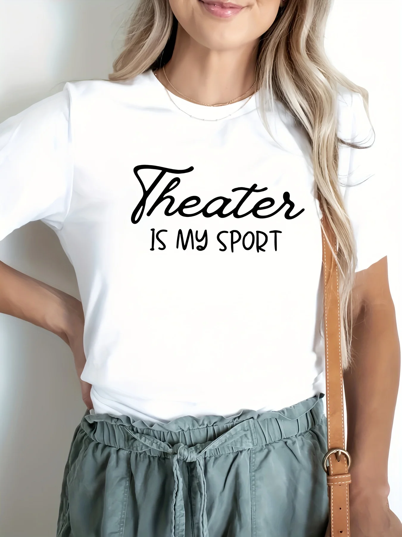 T-shirt décontracté à manches courtes et col rond pour femme avec lettre imprimée "Theater Is My Sport".