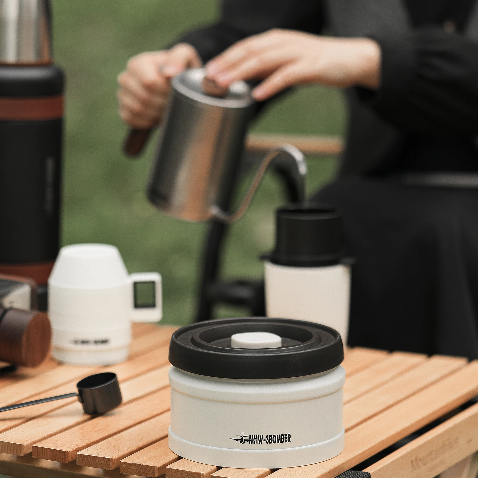 MHW-3BOMBER Manual Vacuum Airtight Canister Chic Coffee Bean Tea Storage Container Professional Home Kitchen Barista Accessories