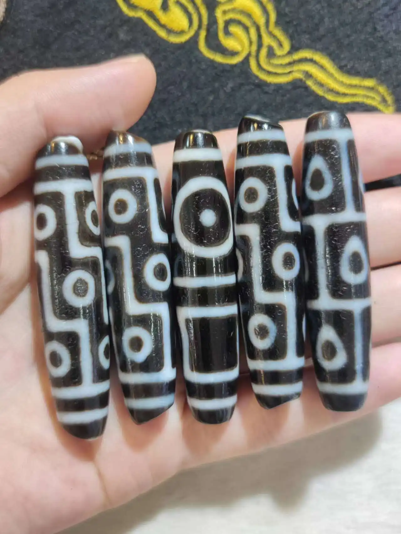 1pcs/lot natural nine-eyed heaven and earth pattern agate dzi Black and white Weathering lines 58mm White core holes Ethnography