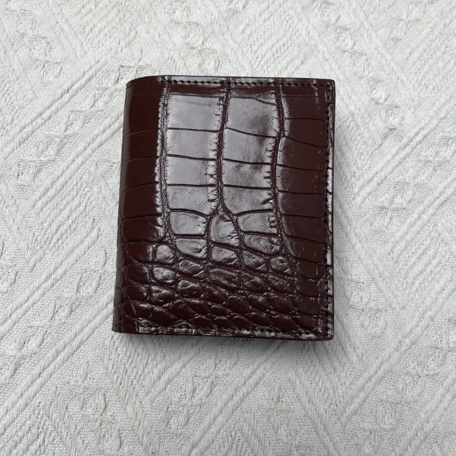 Men's Crocodile Leather Wallet Short Style Multi-Card Slot Vertical Design for Fashionable Storage