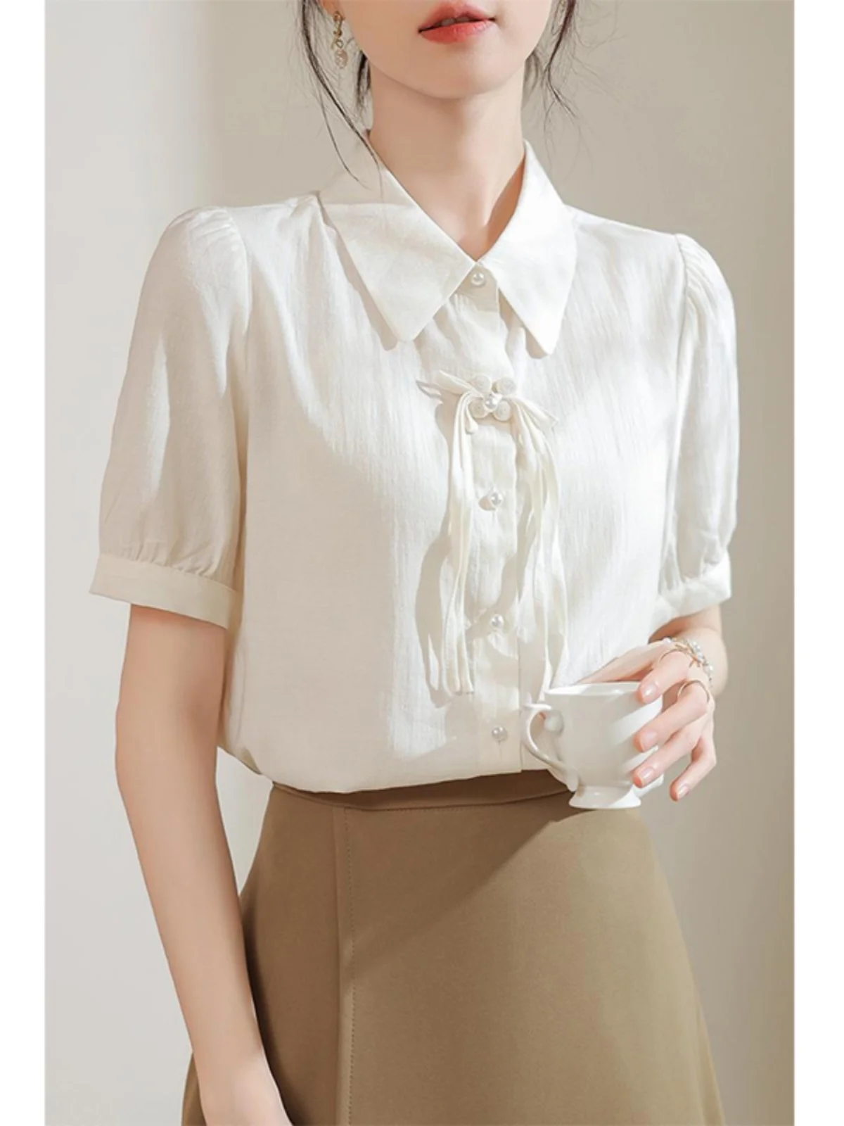 

Новая китайская легкая женская летняя модная тонкая универсальная блузка с рукавами-фонариками для повседневной носки, простой дизайн, полиэстер