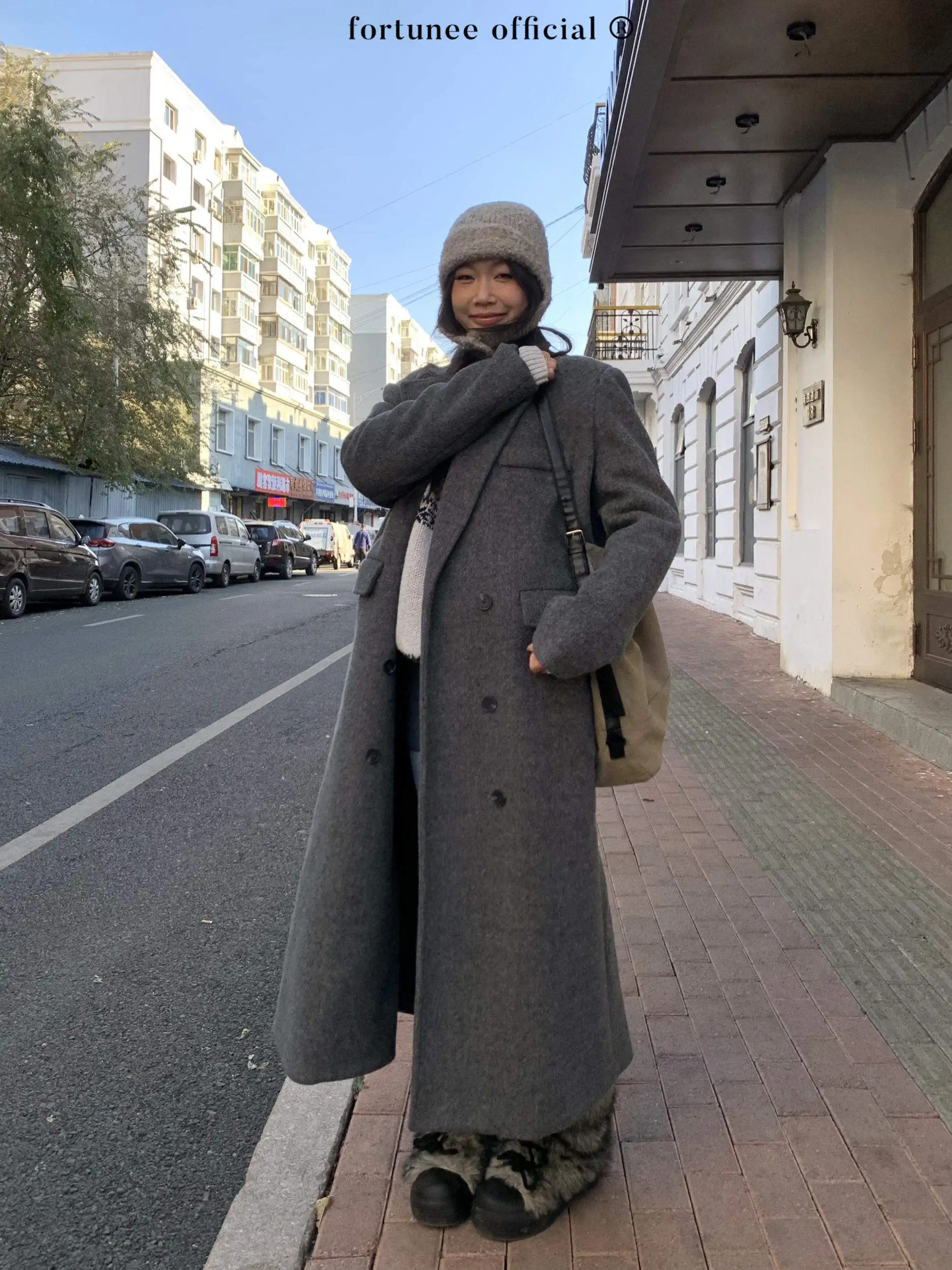 

Пальто Fortunee E2025: Новинка осенне-зимней коллекции, универсальное, элегантное, из высококачественной шерсти, с двойной пуговицей, прямого кроя, удлиненное.